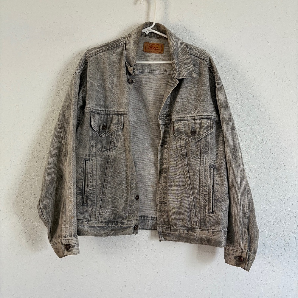 1980s Levi's Jean Jacket fits like XL